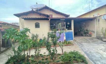 Casa com 3 quartos à venda na Fênix, --, Arvoredo, Contagem por R$ 800.000
