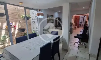 Casa solta nas laterais com 2 pequenos flats - Manaíra