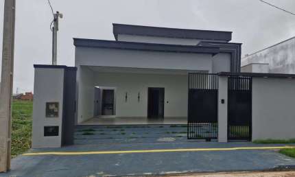 Casa com 3 quartos à venda na Rua das Avencas, 1, Setor Comercial, Sinop