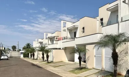 Casa  em condomínio à venda,  com três dormitórios ( 1 suíte), Varanda Gourmet com vista para o pôr