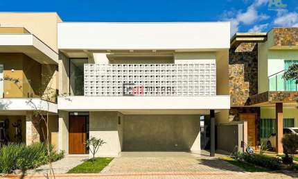Sobrado no Parque Tauá Aranguá com 4 dormitórios sendo 2 suítes à venda, com 235m² - Zona Leste - G