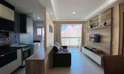 Incrível apartamento de 2 quartos, sendo 1 suíte e uma vista deslumbrante para o mar.