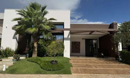 Casa em Condomínio para Venda em Cuiabá, Condomínio Residencial Vila Jardim, 4 dormitórios, 4 suítes, 5 banheiros, 2 vagas