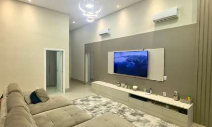 Linda casa Térrea no Condomínio de alto padrão Florais da Mata porteira fechada