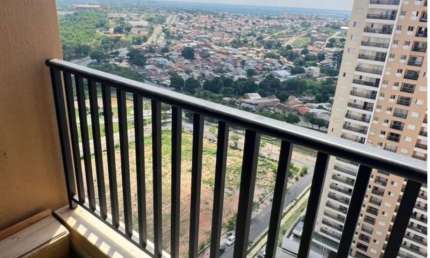 Apartamento no Edifício Alvorada com 2 quartos e duas vagas de garagem cobertas, andar alto e sol da manhã