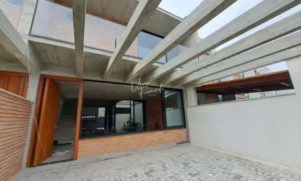Casa para venda em balneário piçarras, itacolomi, 3 dormitórios, 1 suíte, 3 banheiros, 2 vagas