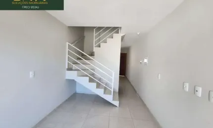 Sobrado geminado à venda, bairro Paranaguamirim: 02 quartos, 1 sala, 02 vagas de garagem e espaço nos fundos com 10m de terreno.