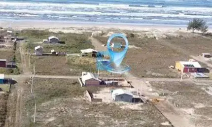 Terreno de esquina com 300m² a menos de 100 metros da beira mar