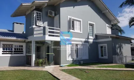 Magnífica Casa de Alto Padrão no centro de Torres-RS