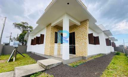 Casa de esquina Alto Padrão com três suítes na Bella Torres.
