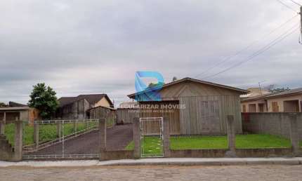 Oportunidade Única! Linda Casa de Madeira ao Lado do Shopping Prime!