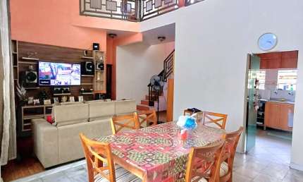 DUPLEX no JAPIIM, Prox. SEDUC E DB. 263m² const., 4qts/3stes, 6vgs e Piscina
