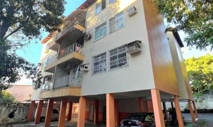 COND. JULIANA 1. Mobiliado, 3° andar,n 2qts/1 semi e 1 vg coberta