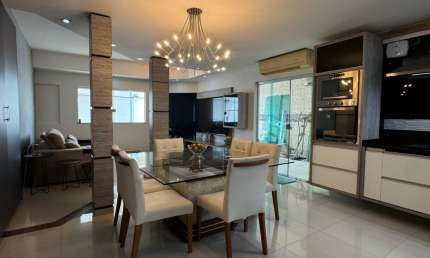 CASA NO ADRIANÓPOLIS. Via pública, 100%mobiliado, 2 stes e até 4 vgs