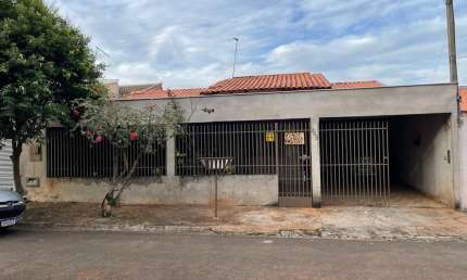 Casa com 4 quartos à venda na Silvano Lardioso, 230, Jardim do Lago, Ibiporã por R$ 315.000