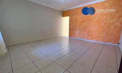Casa com 3 quartos para alugar na Joel Braz de Oliveira, 677, Jardim Guararapes, Londrina por R$ 2.900