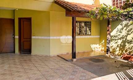Casa com 3 quartos para alugar na Inajá, 64, Antares, Londrina por R$ 3.500