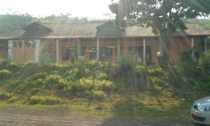 Vende-se  terreno com prédio e galpões na BR-040, em Congonhas