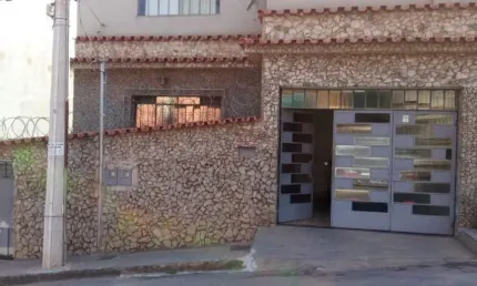 Casa com 3 quartos à venda na Praça Pimentel Duarte, Cachoeira, Conselheiro Lafaiete