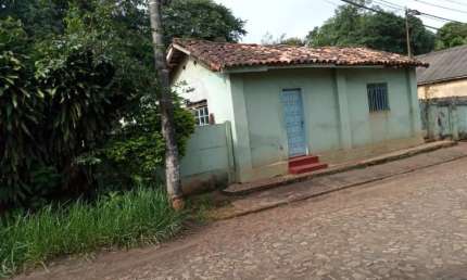 Vende-se imóvel residencial com um ponto comercial do lado