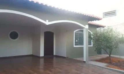 Casa Terrea - com 3 Quartos e 1 Apartamento - Bairro Joquei Clube