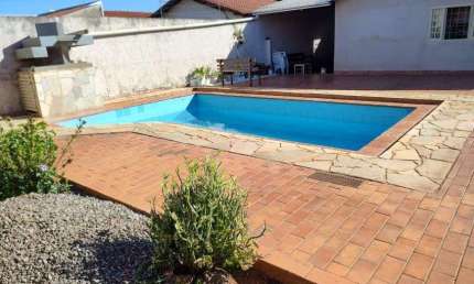 Oportunidade - casa com 1 suíte, 3 quartos e piscina