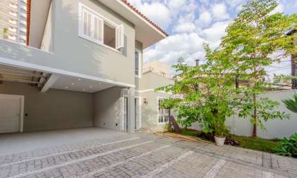 Casa tipo para venda com 3 quartos, sendo 2 suítes, 300m²