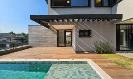Casa em condomínio para venda com 4 quartos, sendo 4 suítes, 364m²