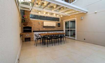 Casa em condomínio para venda com 4 quartos, sendo 2 suítes, 307m²