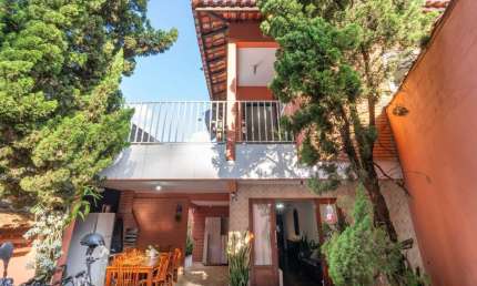 Sobrado para venda em Jardim Três Marias com 3 quartos, sendo 3 suítes, 130m²