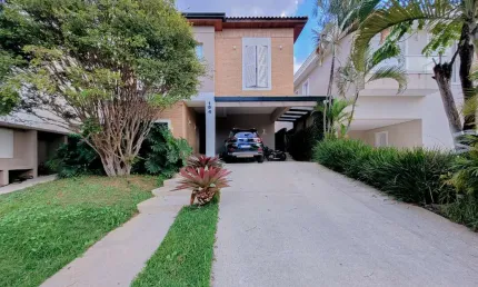 Casa em condomínio para venda com 4 quartos, sendo 4 suítes, 360m²