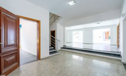 Casa em condomínio para venda com 3 quartos, sendo 3 suítes, 324m²