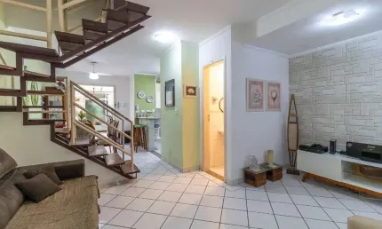 Casa no condomínio Village Paradise Garden para venda com 3 quartos, sendo 1 suíte, 91m²