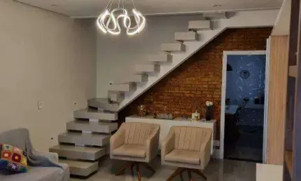 Sobrado lindamente reformado , próximo ao Metro Tatuapé , com 3 Dormitórios , Suíte e Churrasqueira