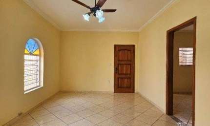 Casa Com Piscina e 3 Dormitórios sendo 1 Suíte à venda, 154 m² por R$ 680.000 - Jardim Nova Europa - Campinas/SP