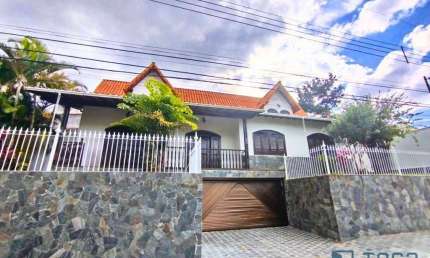 Casa com 5 quartos, sendo 2 suítes para alugar por R$ 5.850/mês - Bom Clima - Juiz de Fora/MG