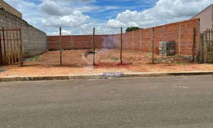 Terreno à venda no Residencial Altos do Klavin, Nova Odessa  por R$ 215.000