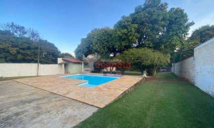 'Linda chacara' em otima localizacao, com duas casas interligadas, Primeira com 1 dormitorio, 1 escritorio, wc, cozinha, sala. Segunda casa com 1 dormitorio, sala, 1 wc, cozinha, toda avarandada, com 