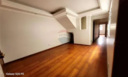 Linda cobertura, espaçosa, aconchegante e confortável. Num dos bairros mais nobres de Juiz de Fora.