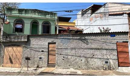 Oportunidade de Compra: Duas Casas no Mesmo Terreno no Bairro de Lourdes, Juiz de Fora-MG