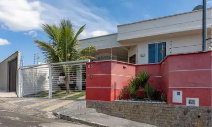 Casa Linear, com 3 quartos (1 suíte) , área de lazer. Quintas das Avenidas 2.