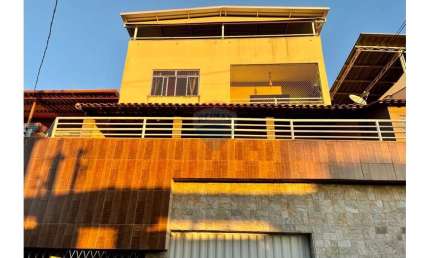 Casa de 3 quartos, 1 suíte, 1 vaga de garagem e área gourmet no Bairro de Lourdes