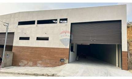 Galpão para alugar no Bairro Aeroporto ,Juiz de Fora, MG. Área total construída útil e coberta total 345m².