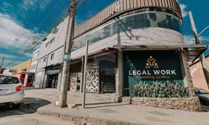 Espaço sala ou salão Comercial em JF para  locação. Espaço Moderno ideal para escritórios ou salão de festas .