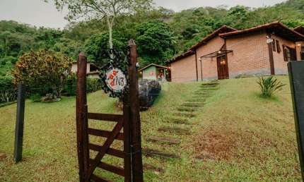 Casa Rústica e Aconchegante no Condomínio Villela Village – Natureza, Tranquilidade e Conforto em Juiz de Fora