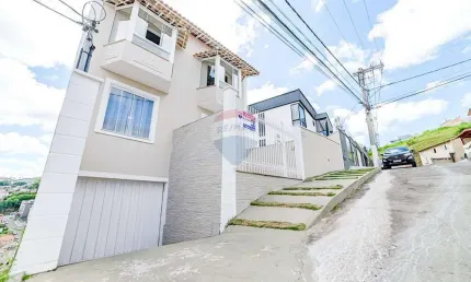 Casa Moderna no Quintas Avenida com 3 Quartos Piscina e Churrasqueira Juiz de Fora MG