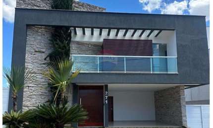 Excelente Casa Condomínio fechado com 4 quartos para locação