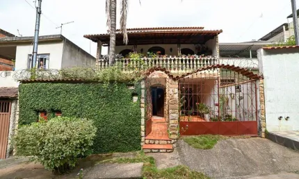 Casa 4 quartos com 2 andares A Venda próxima ao bairro Santa Cruz – Juiz de Fora - MG