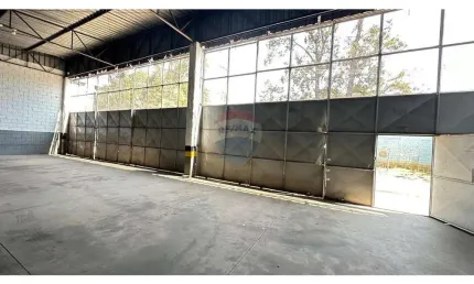 Galpões com ELEVAÇÃO DE PISO, para alugar em Juiz de Fora, MG. Área total construída útil 600m². Zona Norte de JF.