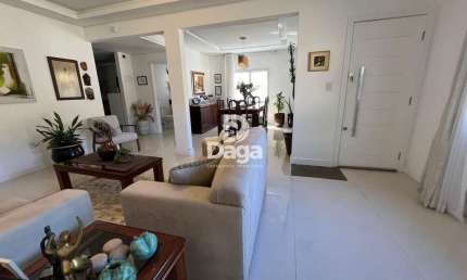 Casa Alto Padrão, em Local Super Agradável -Aceita Permuta por apto na região.